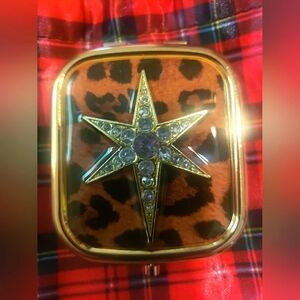 Avon Leopard print compact with carrying pouch New Not Open